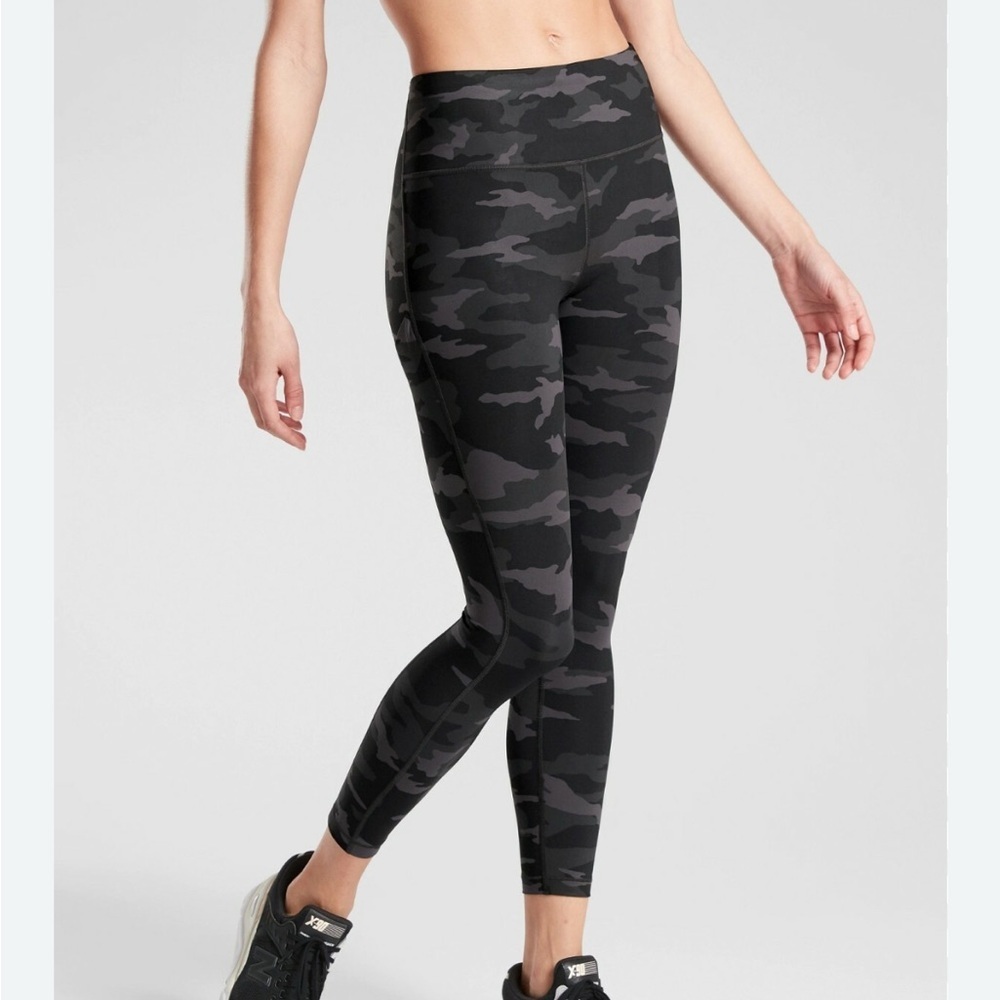 Athleta Ultimate Stash Pockets Camo 7/8 Tights